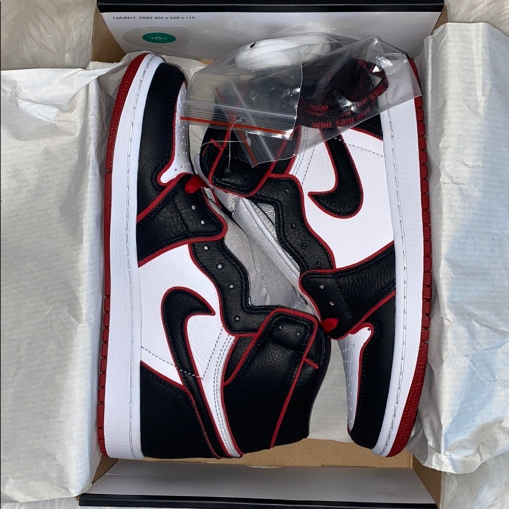 Jordan 1’s bloodline NIKE